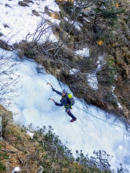 Via dei Pugliesi, Val Gerola, Cristian Candiotto - Via dei Pugliesi in Val Gerola, Orobie Valtellinesi (Andrea Biraghi, Francesco e Giuseppe Bellosguardo, Cristian Candiotto, Cristian Leonarduzzi Emanuele Panzeri 23/01/2022)