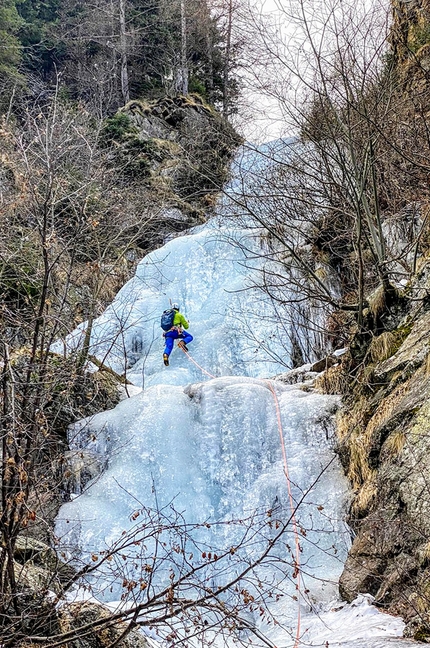 Via dei Pugliesi, Val Gerola, Cristian Candiotto - Via dei Pugliesi in Val Gerola, Orobie Valtellinesi (Andrea Biraghi, Francesco e Giuseppe Bellosguardo, Cristian Candiotto, Cristian Leonarduzzi Emanuele Panzeri 23/01/2022)