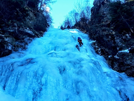 Via dei Pugliesi, Val Gerola, Cristian Candiotto - Via dei Pugliesi in Val Gerola, Orobie Valtellinesi (Andrea Biraghi, Francesco e Giuseppe Bellosguardo, Cristian Candiotto, Cristian Leonarduzzi Emanuele Panzeri 23/01/2022)