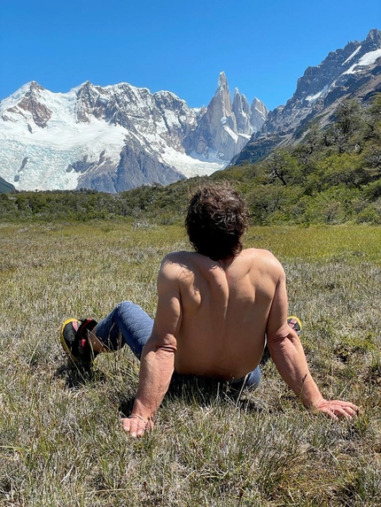 Cerro Torre, Patagonia, Roger Schäli, Mario Heller, Pablo Pontoriero - Cerro Torre, Patagonia: Roger Schäli relax dopo la Via dei Ragni