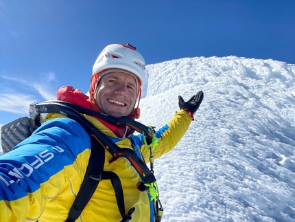 Cerro Torre, Patagonia, Roger Schäli, Mario Heller, Pablo Pontoriero - Roger Schäli on the summit of Cerro Torre, Patagonia on 18/01/2022