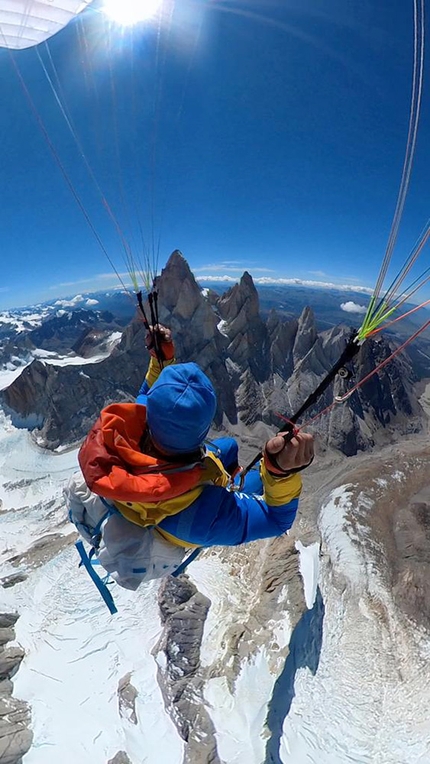 Cerro Torre, Patagonia, Roger Schäli, Mario Heller, Pablo Pontoriero - Roger Schäli paragliding off Cerro Torre, Patagonia on 18/01/2022