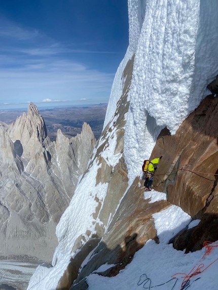 Cerro Torre, Patagonia, Roger Schäli, Mario Heller, Pablo Pontoriero - Cerro Torre, Patagonia: Roger Schäli, Mario Heller e Pablo Pontoriero in salita sulla Via dei Ragni