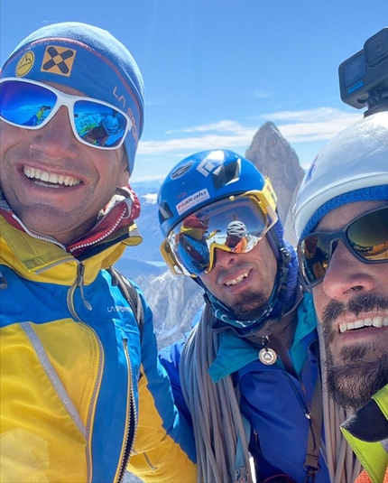 Cerro Torre, Patagonia, Roger Schäli, Mario Heller, Pablo Pontoriero - Roger Schäli, Pablo Pontoriero and Mario Heller on the summit of Cerro Torre, Patagonia on18/01/2022