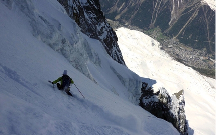 Aiguille du Plan Mont Blanc - The descent of the North Face of Aiguille du Plan (Mont Blanc) by Davide Capozzi, Luca Rolli and Francesco Civra on 08/04/2011.