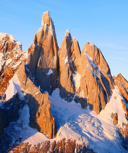 Corrado Korra Pesce perishes on Cerro Torre / The climb, accident and rescue attempt. By Matteo Della Bordella