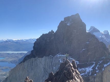 Cuerno Este, Cuernos del Paine, Patagonia, Pepo Jurado, Romano Marcotti, Sebastian Pelletti - Vacaciones Metamórficas, Cuerno Este, Cuernos del Paine, Patagonia