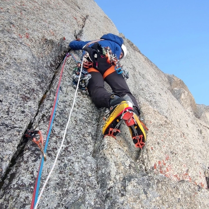 Pointe Adolphe Rey, Monte Bianco, Christophe Dumarest, Tom Livingstone, Changing Corners - Christophe Dumarest e Tom Livingstone durante la prima salita di Changing Corners sulla Pointe Adolphe Rey (25/01/2022)