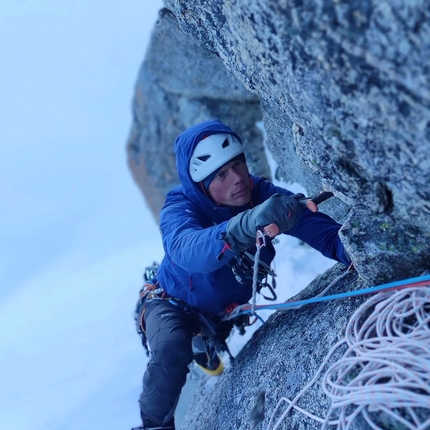 Pointe Adolphe Rey, Monte Bianco, Christophe Dumarest, Tom Livingstone, Changing Corners - Christophe Dumarest e Tom Livingstone durante la prima salita di Changing Corners sulla Pointe Adolphe Rey (25/01/2022)