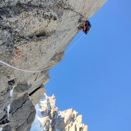 Pointe Adolphe Rey, Monte Bianco, Christophe Dumarest, Tom Livingstone, Changing Corners - Christophe Dumarest e Tom Livingstone durante la prima salita di Changing Corners sulla Pointe Adolphe Rey (25/01/2022)