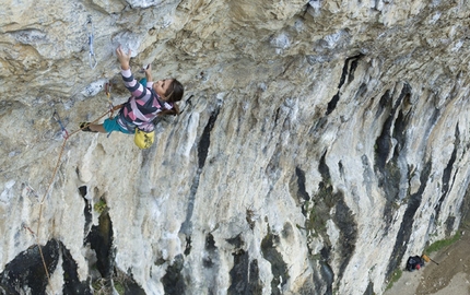 Eva Scroccaro - Eva Scroccaro repeating Giljotina 8a at Misja Pec, Slovenia