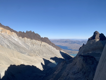 Torres del Paine, Patagonia, La Hoja, Pepo Jurado, Sebastian Pelletti, Cuarzo Menguante - Pepo Jurado and Sebastian Pelletti making the first ascent of Cuarzo Menguante on the East Face of La Hoja, Torres del Paine, Patagonia (27-28/01/2022)