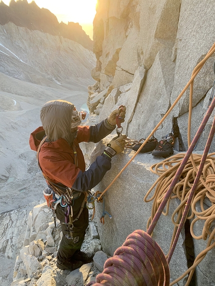 Torres del Paine, Patagonia, La Hoja, Pepo Jurado, Sebastian Pelletti, Cuarzo Menguante - Pepo Jurado and Sebastian Pelletti making the first ascent of Cuarzo Menguante on the East Face of La Hoja, Torres del Paine, Patagonia (27-28/01/2022)