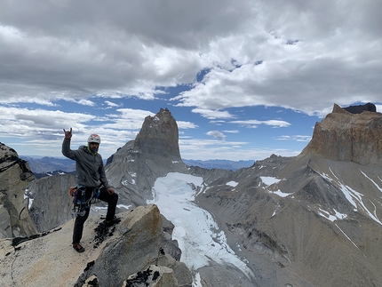 Torres del Paine, Patagonia, La Hoja, Pepo Jurado, Sebastian Pelletti, Cuarzo Menguante - Pepo Jurado and Sebastian Pelletti making the first ascent of Cuarzo Menguante on the East Face of La Hoja, Torres del Paine, Patagonia (27-28/01/2022)