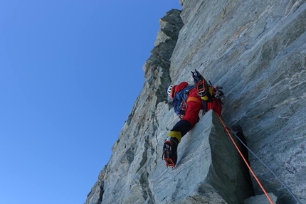 Matterhorn, Leo Billon, Sébastien Ratel, Benjamin Védrines - Leo Billon, Sébastien Ratel and Benjamin Védrines climbing the Gogna-Cerruti up the north face of the Matterhorn on 12/02/2022