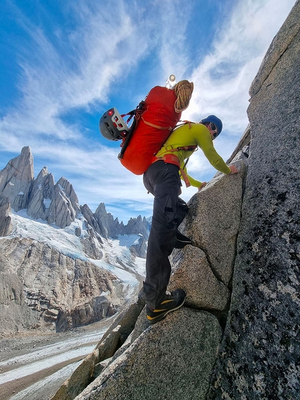 Pain and Gain, Aguja Desmochada, Patagonia, Ondrej Húserka, Jozef Kristoffy - Verso il bivacco di Pain and Gain su Aguja Desmochada in Patagonia (Ondrej Húserka, Jozef Kristoffy 27-28/01/2022)