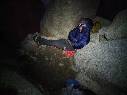 Pain and Gain, Aguja Desmochada, Patagonia, Ondrej Húserka, Jozef Kristoffy - Cold bivy on the top pillar, during the first ascent of Pain and Gain on Aguja Desmochada in Patagonia (Ondrej Húserka, Jozef Kristoffy 27-28/01/2022)