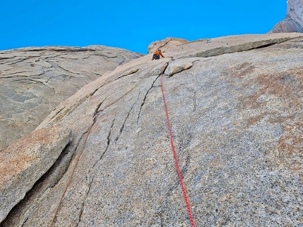 Pain and Gain, Aguja Desmochada, Patagonia, Ondrej Húserka, Jozef Kristoffy - Pain and Gain on Aguja Desmochada in Patagonia (Ondrej Húserka, Jozef Kristoffy 27-28/01/2022)