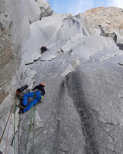 Aguja Saint-Exupéry, Patagonia, Esteban Degregori, Horacio Gratton, Pedrito Odell - El Zorro y la Rosa, Aguja Saint-Exupéry, Patagonia, (6c+ C1 500m, Esteban Degregori, Horacio Gratton, Pedrito Odell 26-27/01/2022)