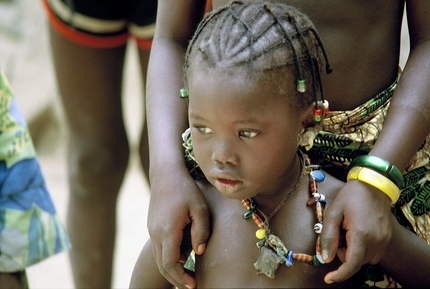 Gianni Calcagno - Africa, bimba con le treccine. Fotografia di Gianni Calcagno.
