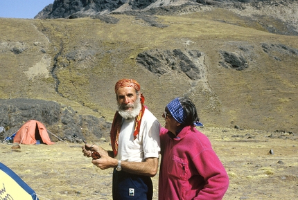 Gianni Calcagno - Gianni Calcagno con sua moglie Giovanna al Campo Base a Quebrada Ishinca in Perù