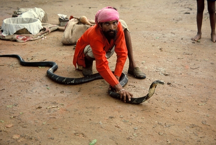 Gianni Calcagno - Incantatori di serpenti, India. Fotografia di Gianni Calcagno.