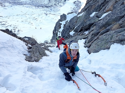 Connessione Korra, Monticello Superiore, Tonale, Francesco Salvaterra, Christopher Righi - Connessione Korra alla parete NO di Monticello Superiore del Tonale (Adamello - Presanella))