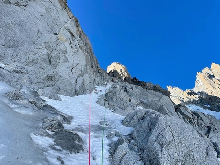 Pointe Adolphe Rey, Mont Blanc, François Cazzanelli, Jerome Perruquet - François Cazzanelli establishing Impulso Geniale on the north face of Pic Adolphe Rey, Mont Blanc, on 10/02/2022