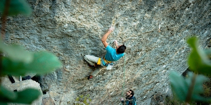 Stone Love di Jerry Moffat in Frankenjura nel video Lines Of Legends