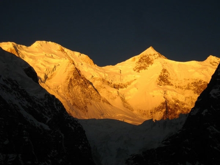 Gasherbrum II, Unterkircher and Bernasconi climb virgin North Face