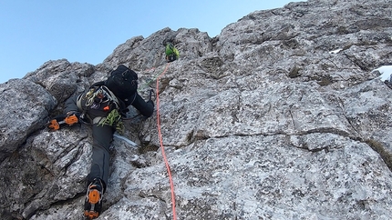 Grønn, Zucco Barbisino, Alpi Orobie, Marco Serafini, Emanuele Cavenati, Lorenzo Maddaluno - Grønn allo Zucco Barbisino (Alpi Orobie): passaggi verticali