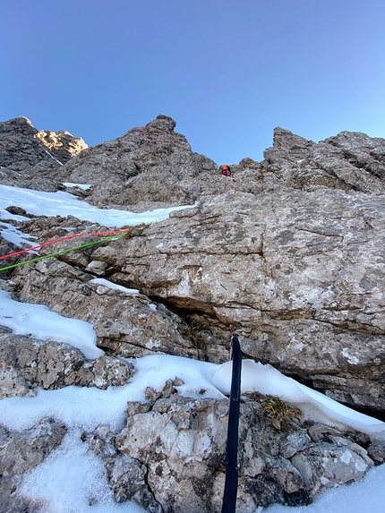 Grønn, Zucco Barbisino, Alpi Orobie, Marco Serafini, Emanuele Cavenati, Lorenzo Maddaluno - Grønn allo Zucco Barbisino (Alpi Orobie): in alto si intravede il sole, ma mancano ancora due lunghezze