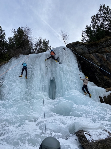 Cogne, Meeting Femminile Italiano di Arrampicata su ghiaccio - Il primo Meeting Femminile Italiano di Arrampicata su ghiaccio a Cogne