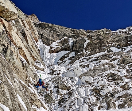 Phantom Direct, Grandes Jorasses, Emanuele Andreozzi, Francesco Nardelli - Phantom Direct, parete sud delle Grandes Jorasses (Emanuele Andreozzi, Francesco Nardelli12-13/02/2022)