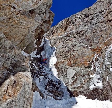 Phantom Direct, Grandes Jorasses, Emanuele Andreozzi, Francesco Nardelli - Phantom Direct, parete sud delle Grandes Jorasses (Emanuele Andreozzi, Francesco Nardelli 12-13/02/2022)