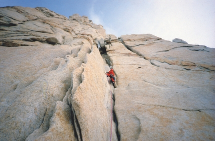 Tiziano Cantalamessa - Massimo Marcheggiani e lo stupendo granito del pilastro Goretta. 2° giorno di scalata. 1986.