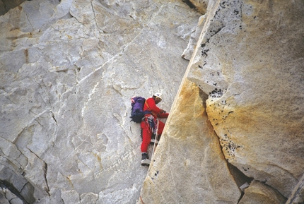 Tiziano Cantalamessa - Tiziano Cantalamessa al Baghirati Karak sul diedro di 6°; 3° giorno di scalata. 1988.