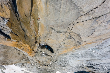 Alex Honnold, The Soloist VR - Alex Honnold sale free solo la Diretta Americana sul Petit Dru nel massiccio del Monte Bianco