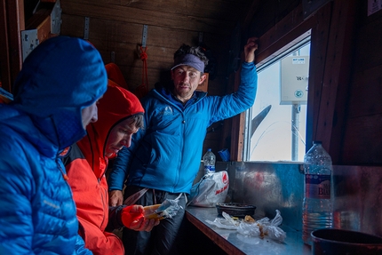 Alex Honnold, The Soloist VR - Nicolas Hojac, Alex Honnold and Korra Corrado Pesce in the Fourche Bivouac hut