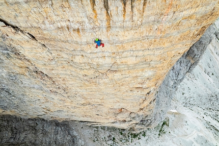 Alex Honnold free solo sul Muro Giallo delle Tre Cime di Lavaredo e sulla Diretta Americana del Petit Dru