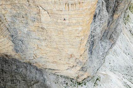 Alex Honnold, The Soloist VR - Alex Honnold free soloing Gelbe Mauer / Muro Giallo on Cima Piccola at the Tre Cime di Lavaredo in the Dolomites, Italy in July 2021