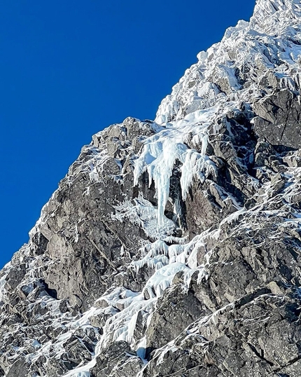 Ultima grande cascata di ghiaccio salita sul Ben Nevis da Boswell, Frost, Robertson