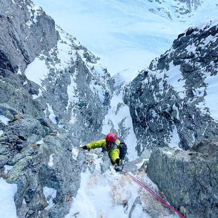 Aiguille Noire de Peuterey, Mad Vlad, Jon Bracey, Matt Helliker - Jon Bracey pulling through the final steep bulge on the 5th crux pitch of Mad Vlad on Aiguille Noire de Peuterey