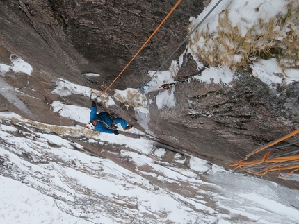 Entropi, Blokktind, Norway, Juho Knuuttila, Eivind Jacobsen - Entropi on Blokktind in Norway: Eivind Jacobsen following the crux pitch