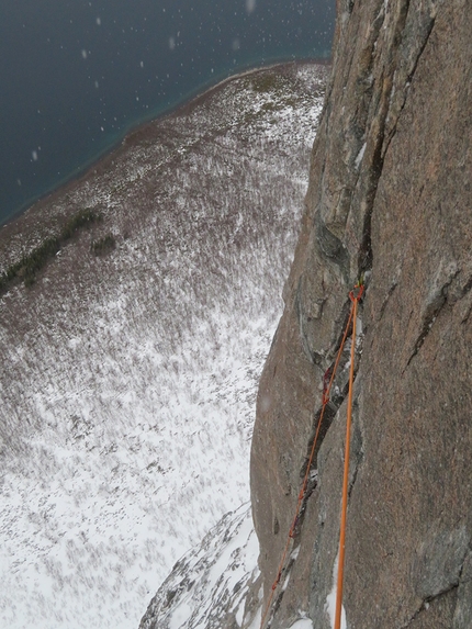 Entropi, Blokktind, Norway, Juho Knuuttila, Eivind Jacobsen - The crack on Entropi on Blokktind in Norway that required climbing bare handed