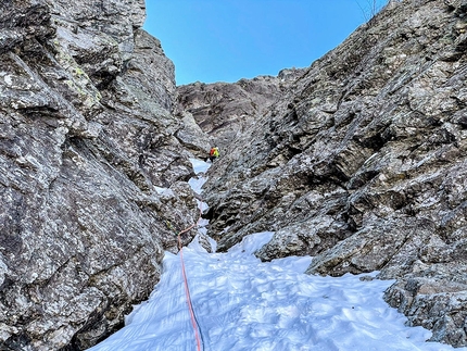 No War al Monte Pietra Quadra (Orobie Bergamasche) di Cristian Candiotto e Mattia Trabucchi