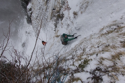 Armighorn, Bernese Oberland, Putins Paranoia Trip, Janluca Kostner, Silvan Schüpbach - Peace for Ukraine on the North Face of Nüschleten, Bernese Oberland (Michel Kipf, Silvan Schüpbach, Tizian Tobler 26/02/2022)