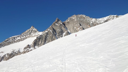 Gubachspitze, Austria, Tauern Supercouloir, Sepp Stanglechner, Hans Zlöbl - Sepp Stanglechner and Hans Zlöbl making the first ascent of Tauern Supercouloir on Gubachspitze in Austria on 13/03/2022