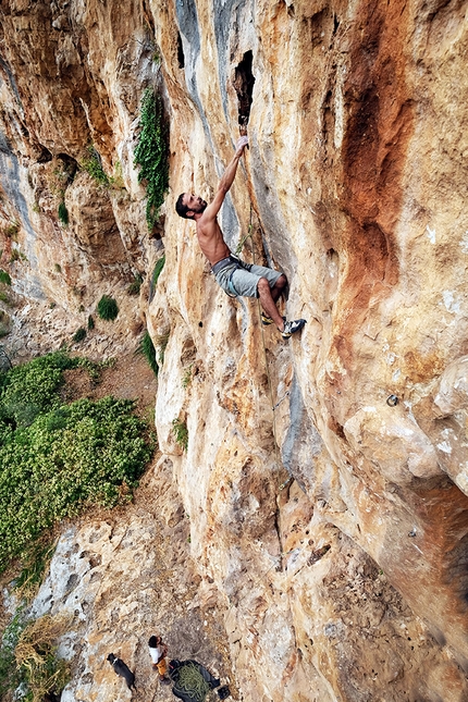 Dario Di Gabriele, arrampicata, Sicilia - Dario Di Gabriele in arrampicata nella falesia Secret Garden in Sicilia