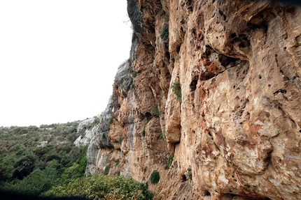 Dario Di Gabriele, arrampicata, Sicilia, Secret Garden - Dario Di Gabriele in arrampicata nella falesia Secret Garden in Sicilia